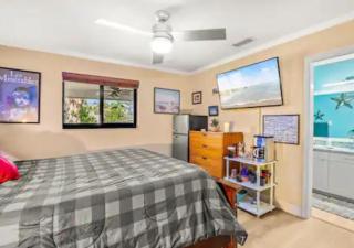 Waterfront Room with Private Bathroom Near PBIA & Lake Osborne - 4