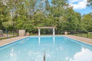 Boardwalk Chalet Lakefront Fire Pit Pet Frie - 6