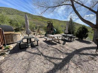 Large Off-Grid Luxury Cabin- creek land & views - 6