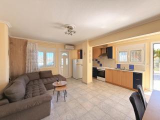 Elena's 3BR Maisonette with Garden & Pool - 0