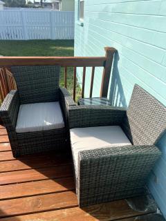 Beautiful 2 Bed 1 Bath Home Walking Distance to the Beach - 9