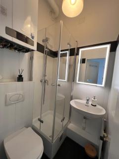 Cosy 2-room Apartment Schönbrunn 1 - 2