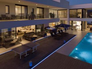 Villa Rabella - 5BR Luxury Seaviews Amenities - 2