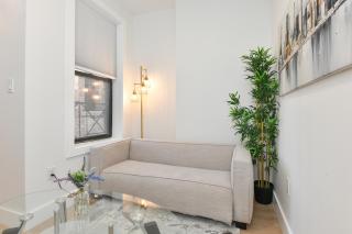 Chic 2BR Stay-Steps From Central Park - 8
