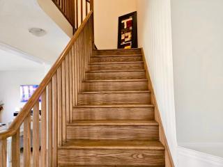 Lola's Place Luxury 3BR with 4BEDS, Sleeps 8, 3200 SF, 15 Minutes away from Niagara Falls - 4