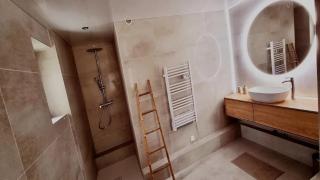 Donjon des Sens - Suite avec Spa - 10 min de Metz - 2