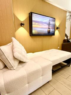 Venice Luxe King Bed Cinema Stay, Pool Canal Mall - 4