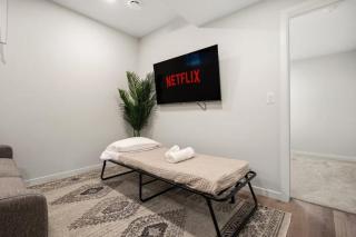 Large House with Billiards, 5 Bedrooms and Close to the Airport - 7