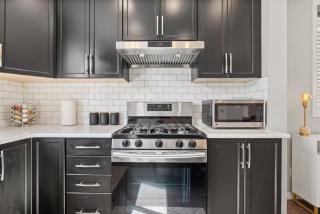 Large House with Billiards, 5 Bedrooms and Close to the Airport - 5