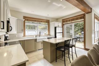 Luxe Chalet with Hot Tub on the Golf course! - 7