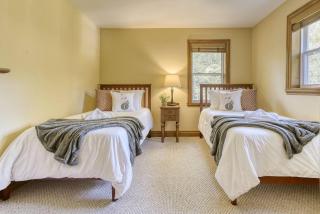 Luxe Chalet with Hot Tub on the Golf course! - 1