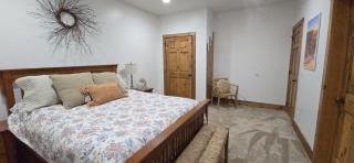 Remodeled Cabin 7 Miles from Zions National Park - 1
