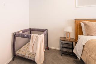 Brand New with Games Room Walking distance to shops - 4