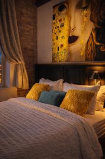 Cozy Design Loft Old Town Balcony Walk to Beach - 1