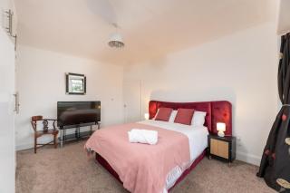 King of North Leeds - LS17 - Private Parking - Sleeps 10 - 1