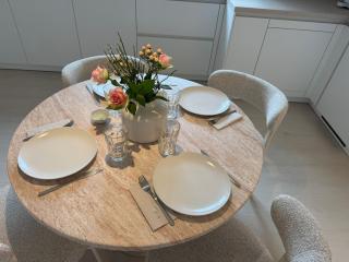 Donau Living Chic Apartment with River Flair - 3