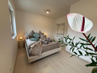 Donau Living Chic Apartment with River Flair - 2
