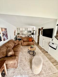 Eagles Roost Haven - Cozy Ski View Condo - 9