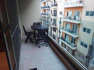 Stylish 3BR with Side Sea Views in St Paul Bay - 1