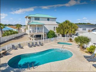 Steps from the Beach w/ pool & beach gear included - 0