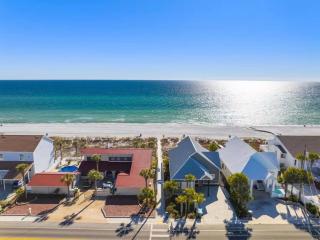 Steps from the Beach w/ pool & beach gear included - 7