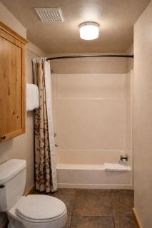 Lodge Room 002 - 6