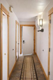 Lodge Room 002 - 5