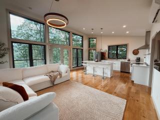 Emerald Lake Glass House - 7