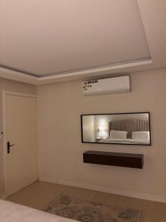 Modern room and lounge close to Al Hamra Mall and the metro - 8