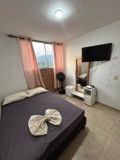 Comodo Apto 2Hab con Piscina, Gym y Balcón - 7