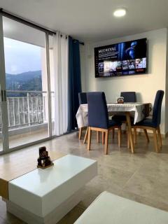 Comodo Apto 2Hab con Piscina, Gym y Balcón - 0