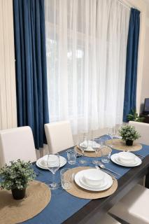 Fashion Street Spacious 2 Bedroom Apartment - 5