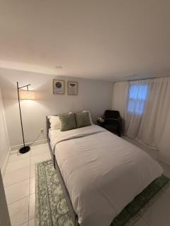 Modern Downtown Toronto Room with Private Ensuite - 8