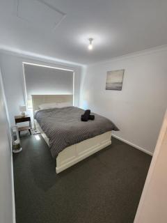 Cosy Modern 3 Bedroom 2 Bathroom Home Near The Canberra Hospital - 3