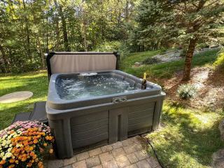 NEW Tremblant Chalet | Private Hot Tub & Fireplace - 7
