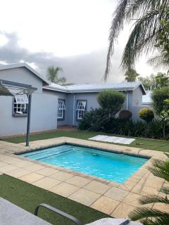 Asanda Pool Retreat - 8