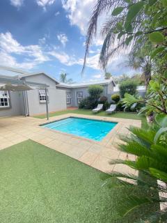 Asanda Pool Retreat - 9