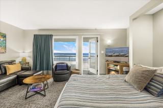 Oceanfront Family Suite - Full Kitchen - Beautiful Views and Pool & Hot Tub Access - 0