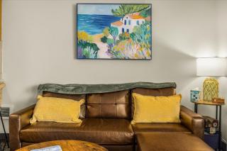 Oceanfront Family Suite - Full Kitchen - Beautiful Views and Pool & Hot Tub Access - 3