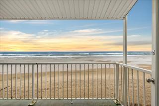 Oceanfront Family Suite - Full Kitchen - Beautiful Views and Pool & Hot Tub Access - 4