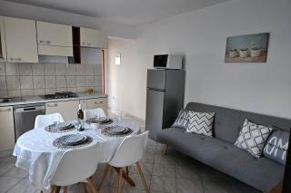 Apartments by the sea Ivan Dolac, Hvar - 12644 - 2