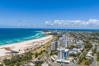 Kirra Beach Penthouse private rooftop and plunge pool - 4