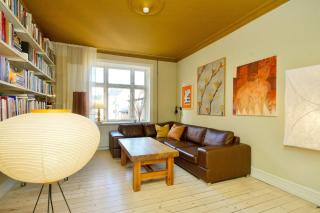 Rummelig Lejlighed Med Altan Midt På Nørrebro - 1