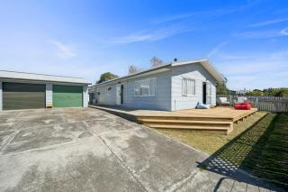 Bach to the Beach - Foxton Beach Holiday Home - 0