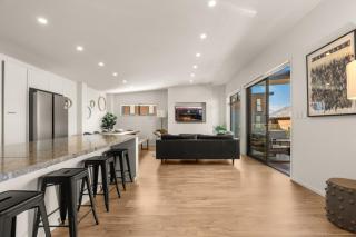 Modern Plush Living Luxury 3 Bedroom House - 1