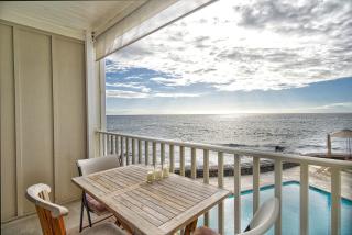 Oceanfront Condo & Walking Distance to Beach and Town- Hale Kona Kai 207 by Casago Kona - 6