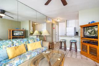 Oceanfront Condo & Walking Distance to Beach and Town- Hale Kona Kai 207 by Casago Kona - 5