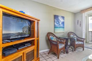 Oceanfront Condo & Walking Distance to Beach and Town- Hale Kona Kai 207 by Casago Kona - 4