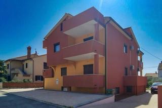 Apartments with parking space Novigrad - 24976 - 0