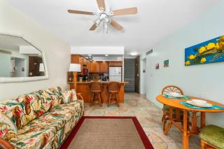 Beautifully Renovated Oceanfront Condo w/ breathe taking Views! - Hale Kona Kai 302 - 4
